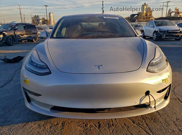 5YJ3E1EB4JF087547 2018 TESLA MODEL Silver Դիմացի տեսք