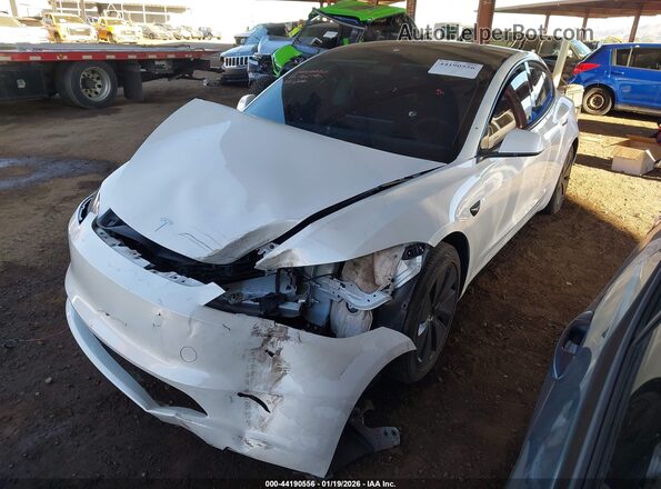 5YJ3E1EB4RF817971 2024 TESLA MODEL 3 White Առջևի ձախ երեք քառորդ տեսարան