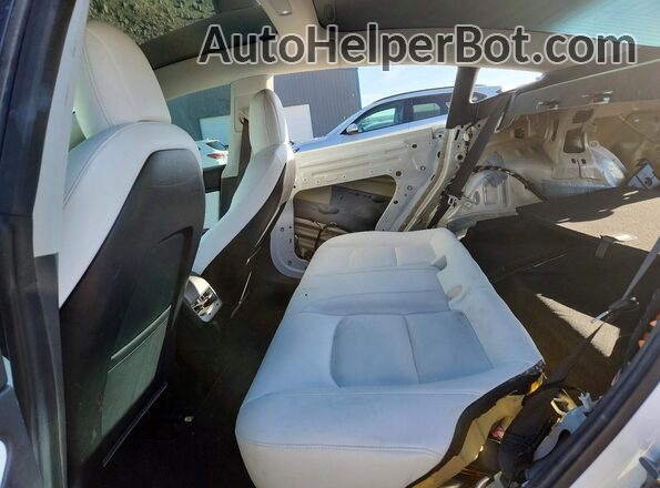 5YJ3E1EB5JF096872 2018 TESLA MODEL White Հետևի նստատեղերի տեսք