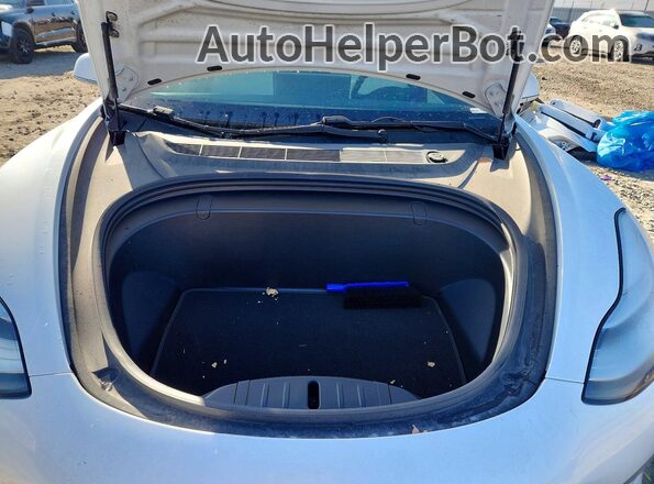 5YJ3E1EB5JF096872 2018 TESLA MODEL White Սալոնի հետևի տեսք