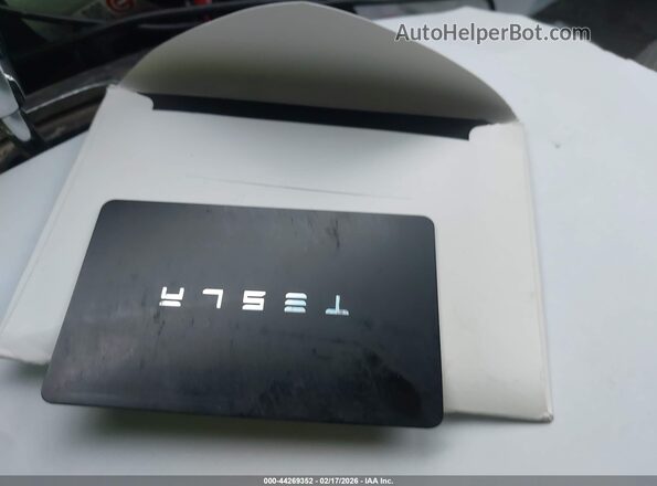 5YJ3E1EB5RF787542 2024 TESLA MODEL 3 Черный Вид панели приборов