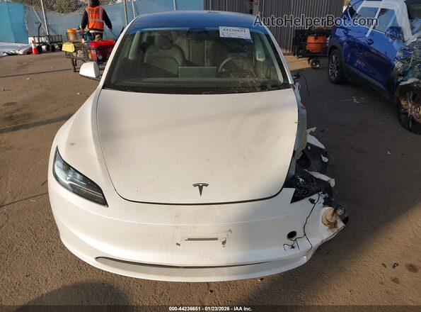 5YJ3E1EB6RF733599 2024 TESLA MODEL 3 White Vista interior trasera