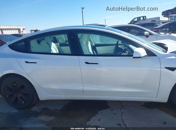 5YJ3E1EB6RF792488 2024 TESLA MODEL 3 White Vista interior trasera