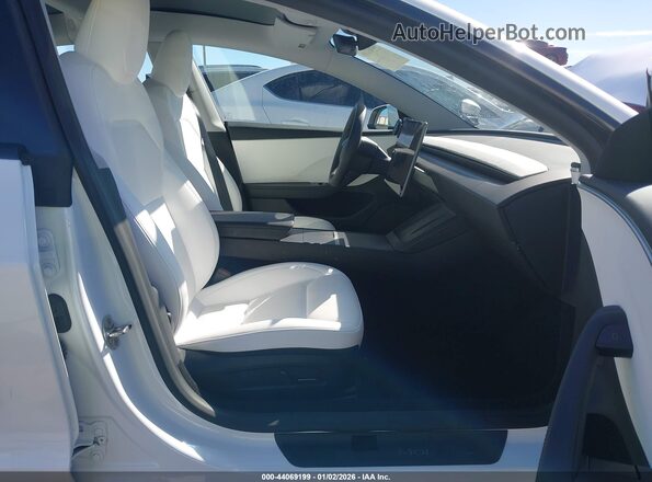 5YJ3E1EB6RF792488 2024 TESLA MODEL 3 White Vista interior delantera