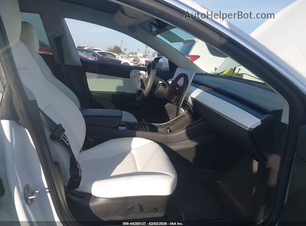 5YJ3E1EB8KF487466 2019 TESLA MODEL 3 White Front interior view