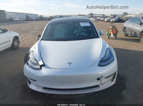 5YJ3E1EB8KF487466 2019 TESLA MODEL 3 White Dashboard view