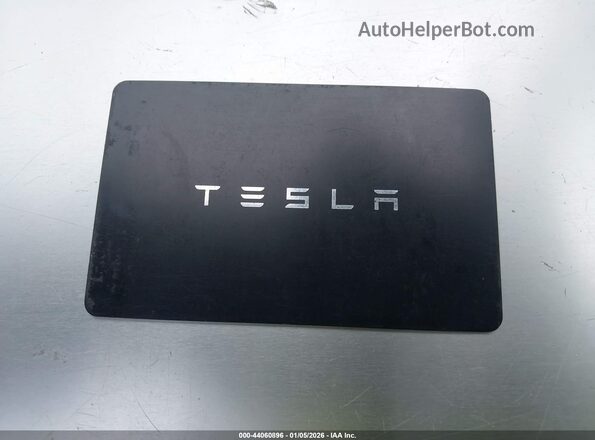 5YJ3E1EB8LF649467 2020 TESLA MODEL 3 Черный Вид панели приборов
