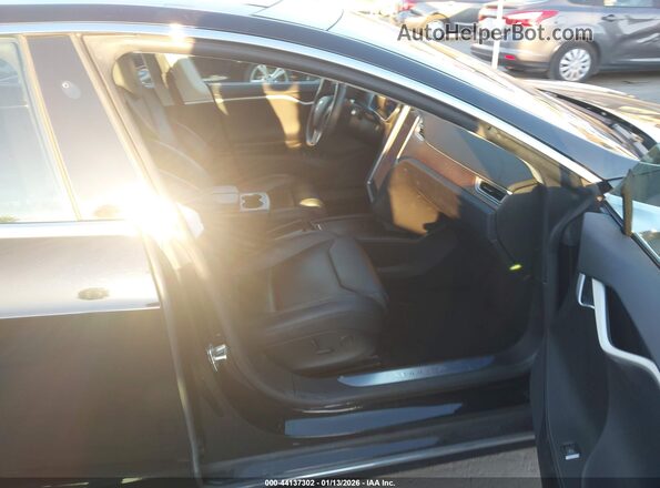 5YJSA1E2XJF247860 2018 TESLA MODEL S Черный Вид салона спереди
