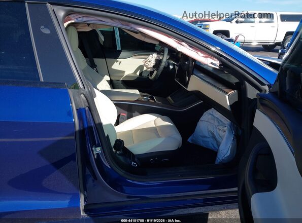 5YJSA1E53RF533457 2024 TESLA MODEL S Blue Вид салону спереду