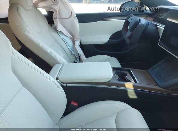 5YJSA1E57NF486153 2022 TESLA MODEL S Черный Вид салона спереди
