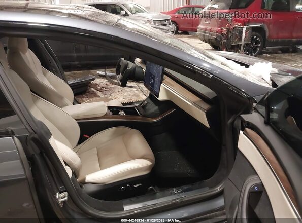 5YJSA1E68MF431475 2021 TESLA MODEL S Серый Вид салона спереди