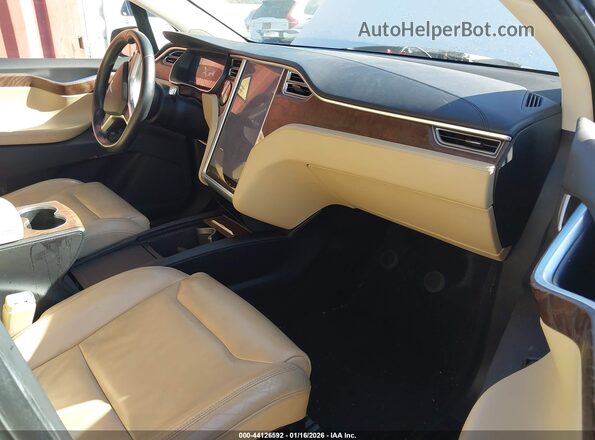 5YJXCBE25GF010160 2016 TESLA MODEL X White Widok wnętrza z przodu