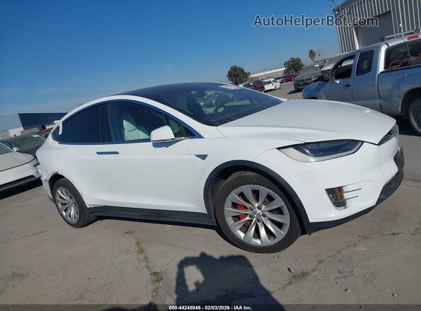 5YJXCBE44GF000544 2016 TESLA MODEL X Белый Вид задней части салона