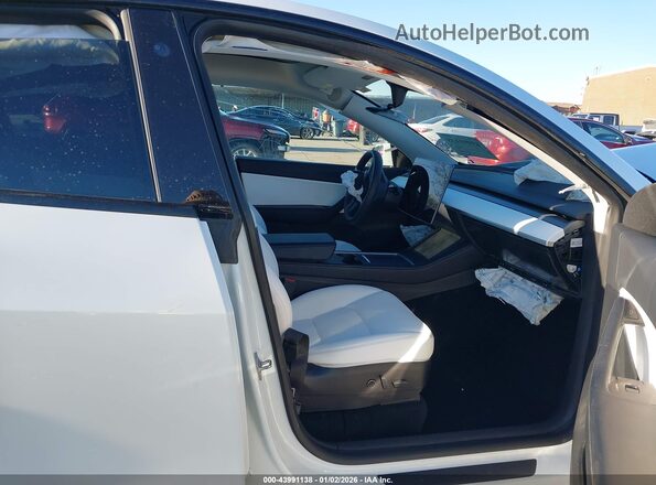 5YJYGDED3MF124692 2021 TESLA MODEL Y White Widok wnętrza z przodu