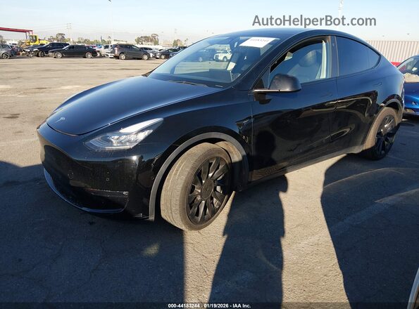 5YJYGDEE2MF108380 2021 TESLA MODEL Y Black Przód lewy