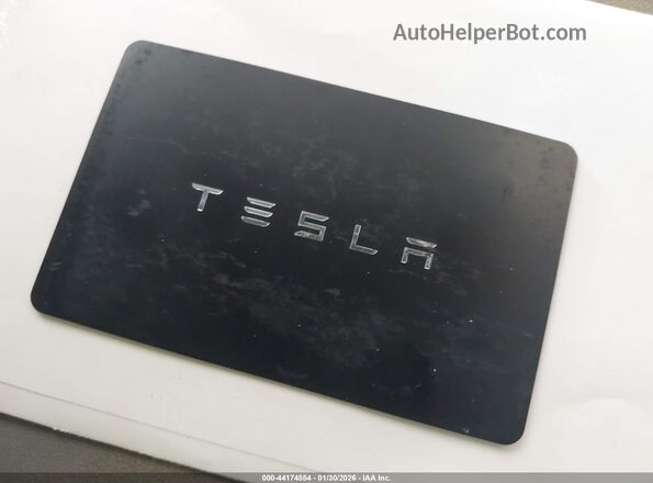 5YJYGDEE3LF023613 2020 TESLA MODEL Y Red Vista del salpicadero