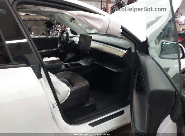 5YJYGDEE5MF242039 2021 TESLA MODEL Y White Front interior view