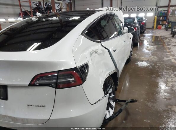 5YJYGDEE5MF242039 2021 TESLA MODEL Y White Front view