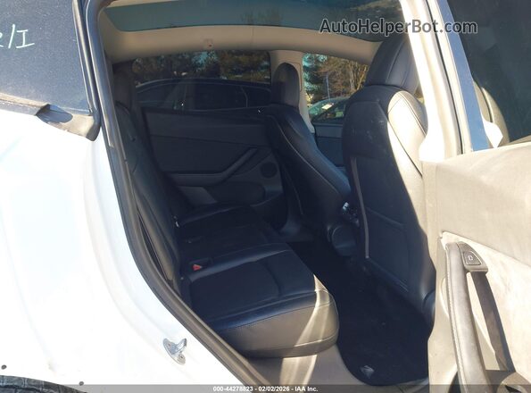 5YJYGDEE9MF239399 2021 TESLA MODEL Y White 