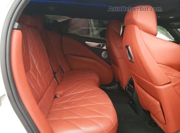 5YM23CS04P9S11987 2023 BMW XM White Вид задньої частини салону