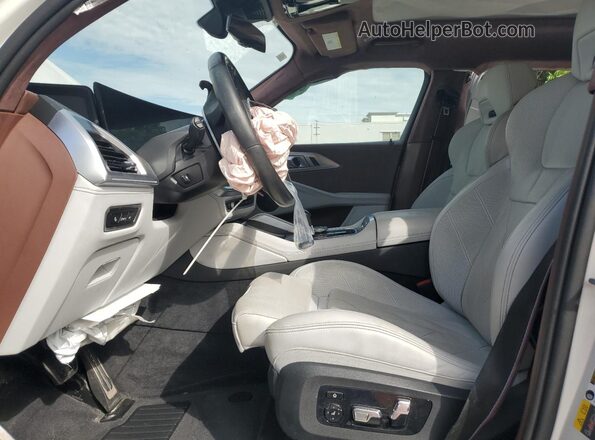 5YM23CS05R9X25561 2024 BMW XM White Front interior view