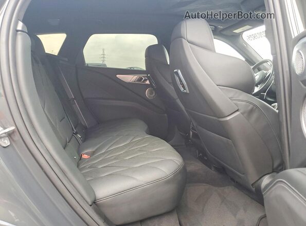 5YM23CS06S9Z37228 2025 BMW XM Gray Սալոնի հետևի տեսք