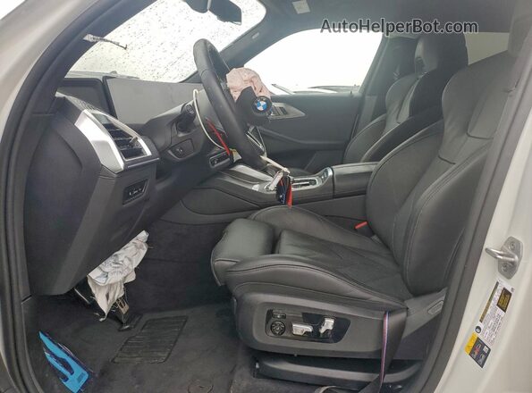 5YM23CS0XS9Z30721 2025 BMW XM White Вид салону спереду
