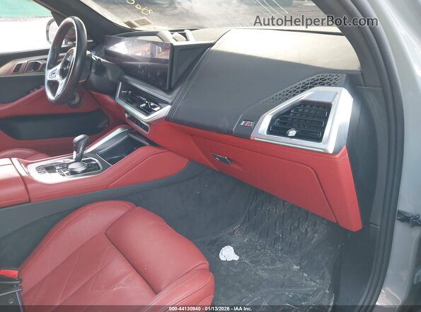5YM33CS06S9055545 2025 BMW XM Серый Вид салона спереди