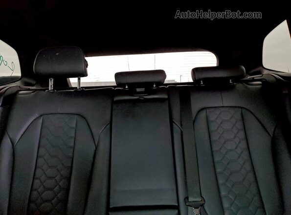5YMTS0C00L9B63552 2020 BMW X3 Black Widok tylnych siedzeń