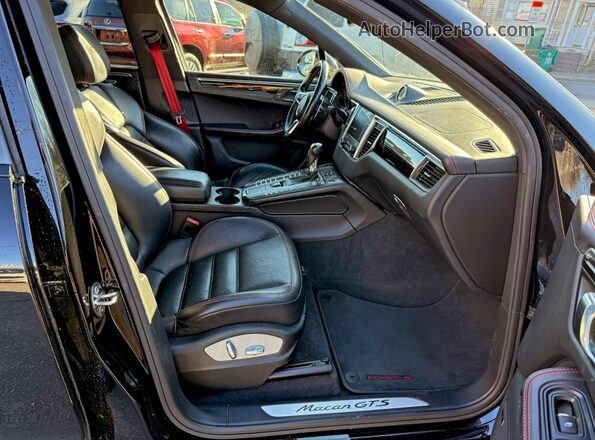 WP1AG2A51HLB55591 2017 PORSCHE MACAN Black 