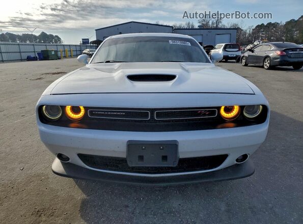 2C3CDZBT2LH130931 2020 DODGE CHALLENGER White Widok z tyłu