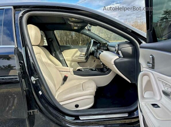 W1K3G4EB0MJ270264 2021 MERCEDES-BENZ A Black Vista del cuadro de instrumentos