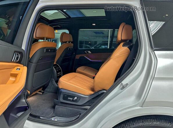 5UX23EM02T9158734 2026 BMW X7 White 