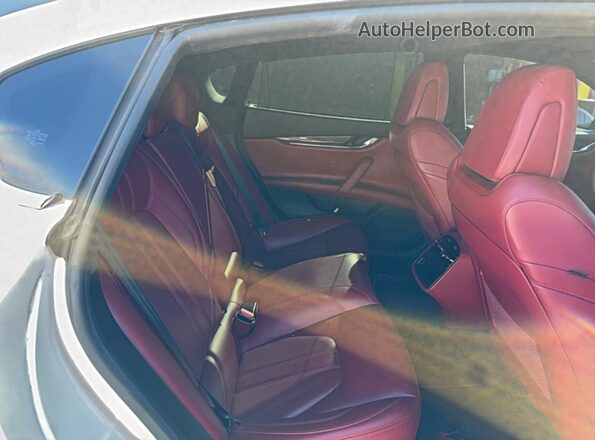ZAM56RPS0H1236696 2017 MASERATI QUATTROPOR White Vista interior delantera