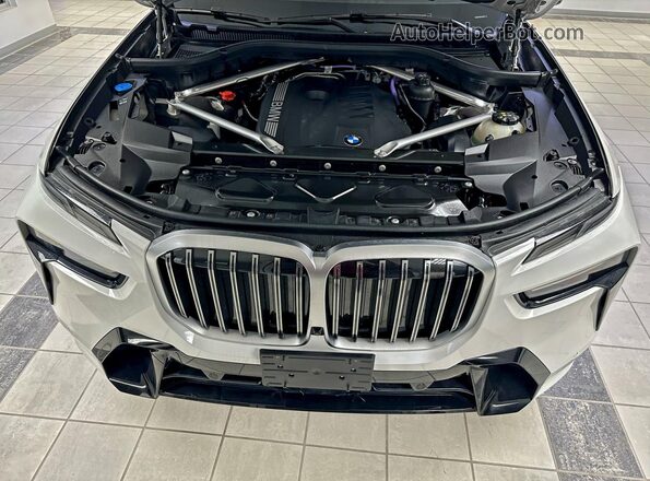 5UX23EM02T9158734 2026 BMW X7 White Vista del salpicadero