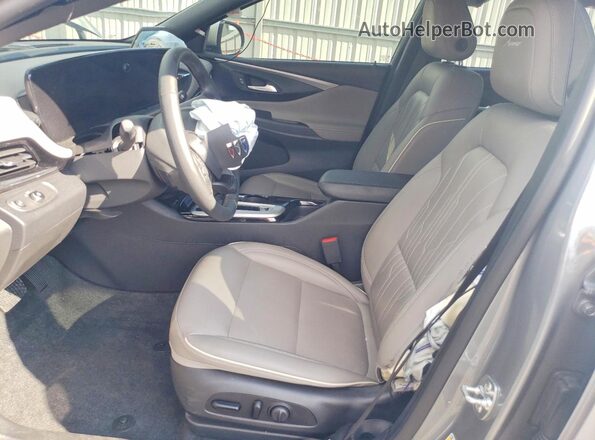 KL47LCEP2SB174263 2025 BUICK OTHER Silver 