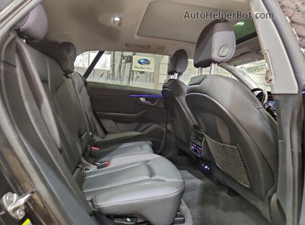 WA1EVAF12MD022460 2021 AUDI Q8 Black Widok komory silnika