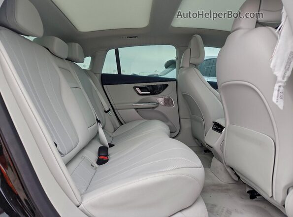 W1KEG1CB5PF032606 2023 MERCEDES-BENZ EQE Black Vista interior trasera