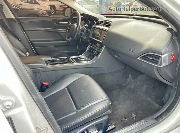 SAJAR4FX7KCP52805 2019 JAGUAR XF White Вид ззаду