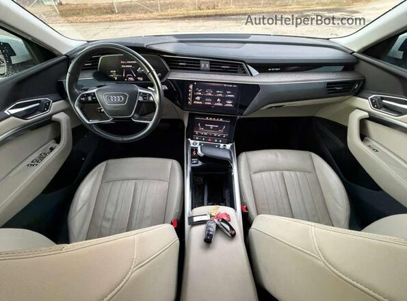 WA1AAAGE8MB010286 2021 AUDI E-TRON White Widok tylnych siedzeń