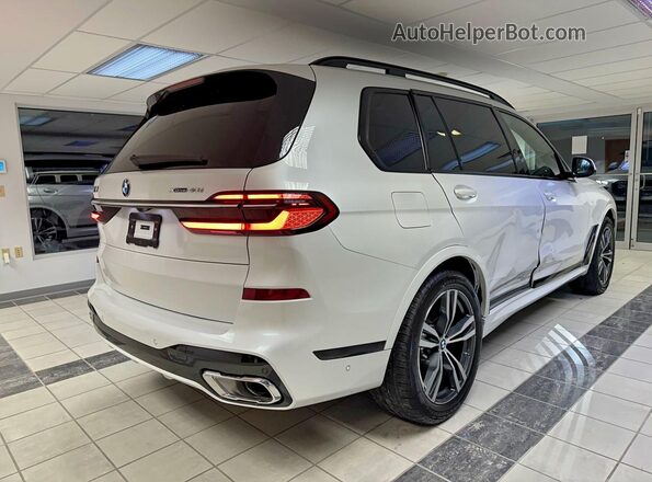 5UX23EM02T9158734 2026 BMW X7 White Vista frontal