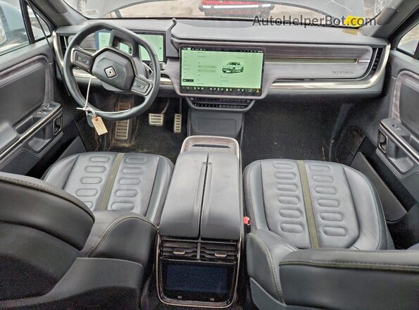 7FCTGAAA1NN008120 2022 RIVIAN R1T Silver Vista del salpicadero