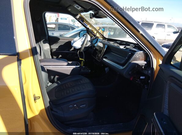 7FCTGAAA2PN019677 2023 RIVIAN R1T Yellow Front interior view