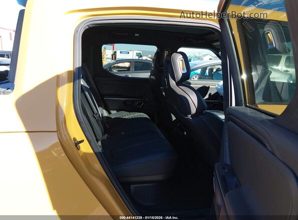 7FCTGAAA2PN019677 2023 RIVIAN R1T Yellow VIN sticker view