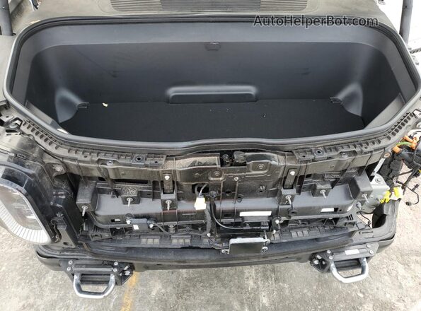 7FCTGAAA5PN021777 2023 RIVIAN R1T White უკანა სალონის ხედი