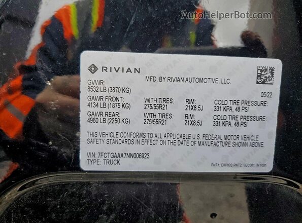 7FCTGAAA7NN006923 2022 RIVIAN R1T Black Вид наклейки з VIN-кодом