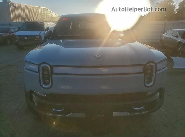 7FCTGAAAXNN006947 2022 RIVIAN R1T Silver Вид спереду