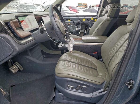 7FCTGAAL3NN004443 2022 RIVIAN R1T Gray Front interior view