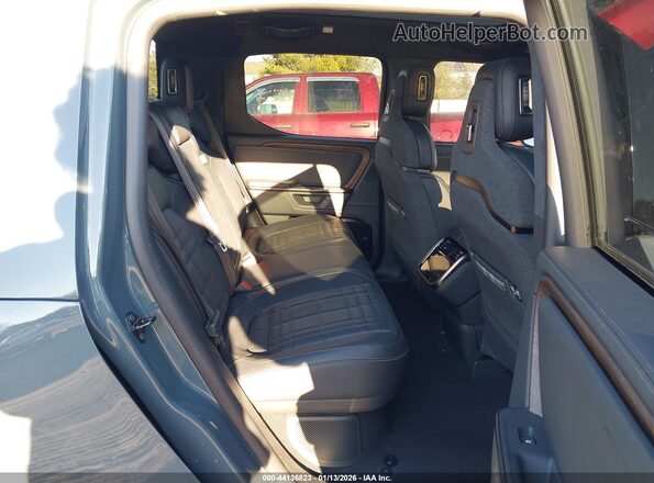 7FCTGAAP4TN043560 2026 RIVIAN R1T Teal Vista de la etiqueta del VIN