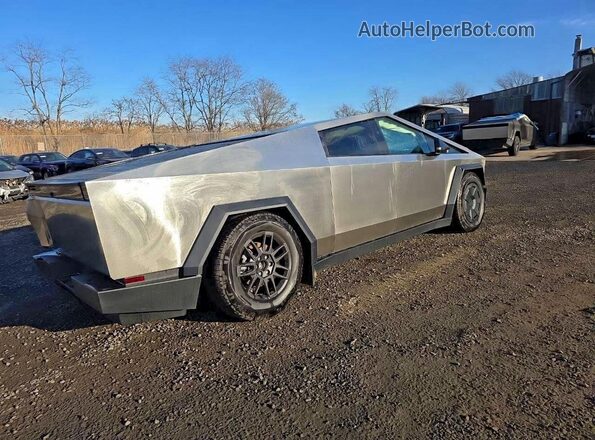7G2CEHED0SA079712 2025 TESLA CYBERTRUCK Silver Front right